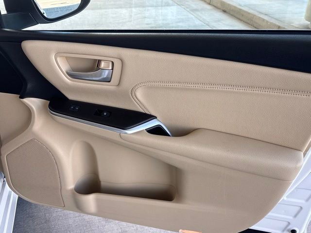 Used 2017 White Toyota XLE image 16