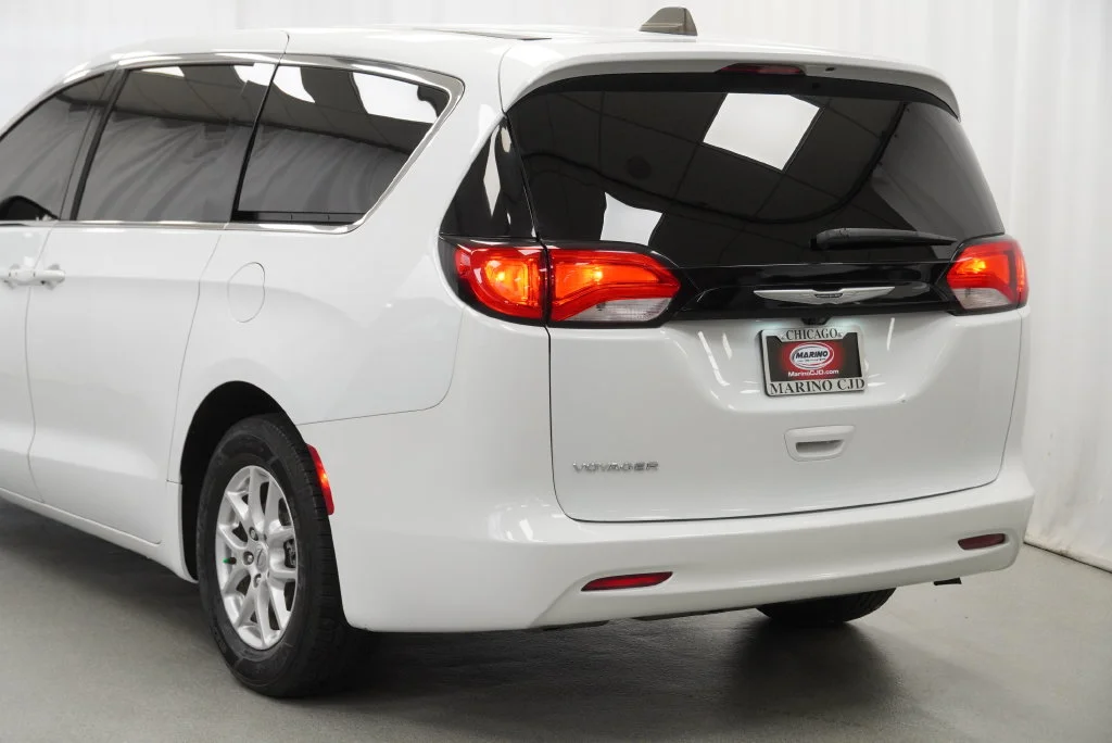 Used 2023 White Chrysler LX image 17
