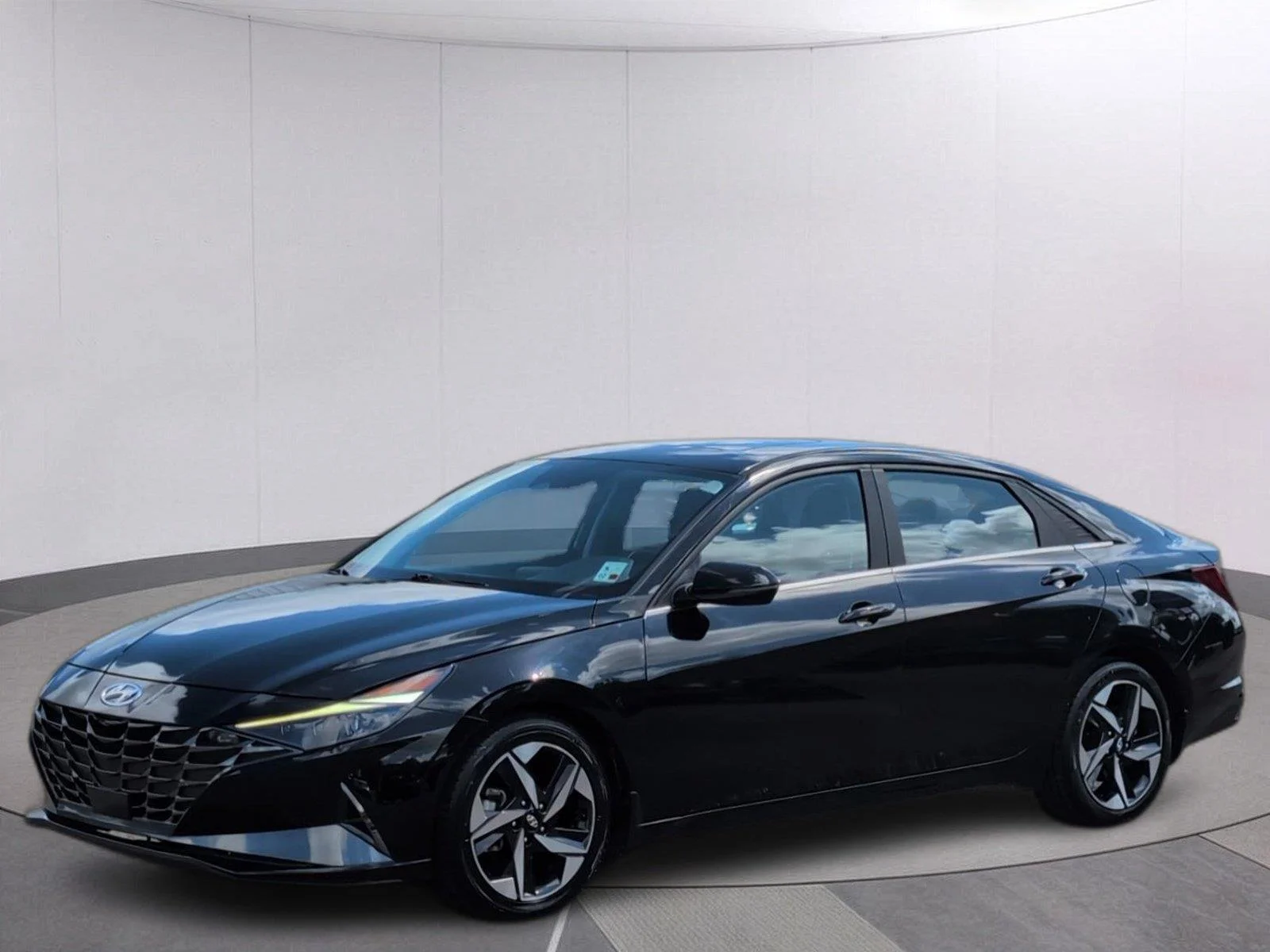 Used 2023 Phantom Black Hyundai Limited image 1