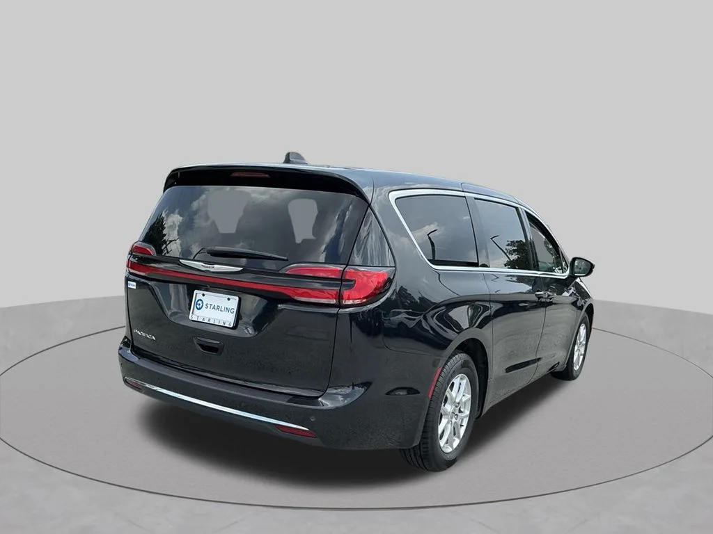 Used 2023 Black Chrysler Touring L image 11