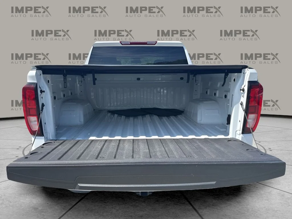 Used 2025 White GMC Elevation image 29