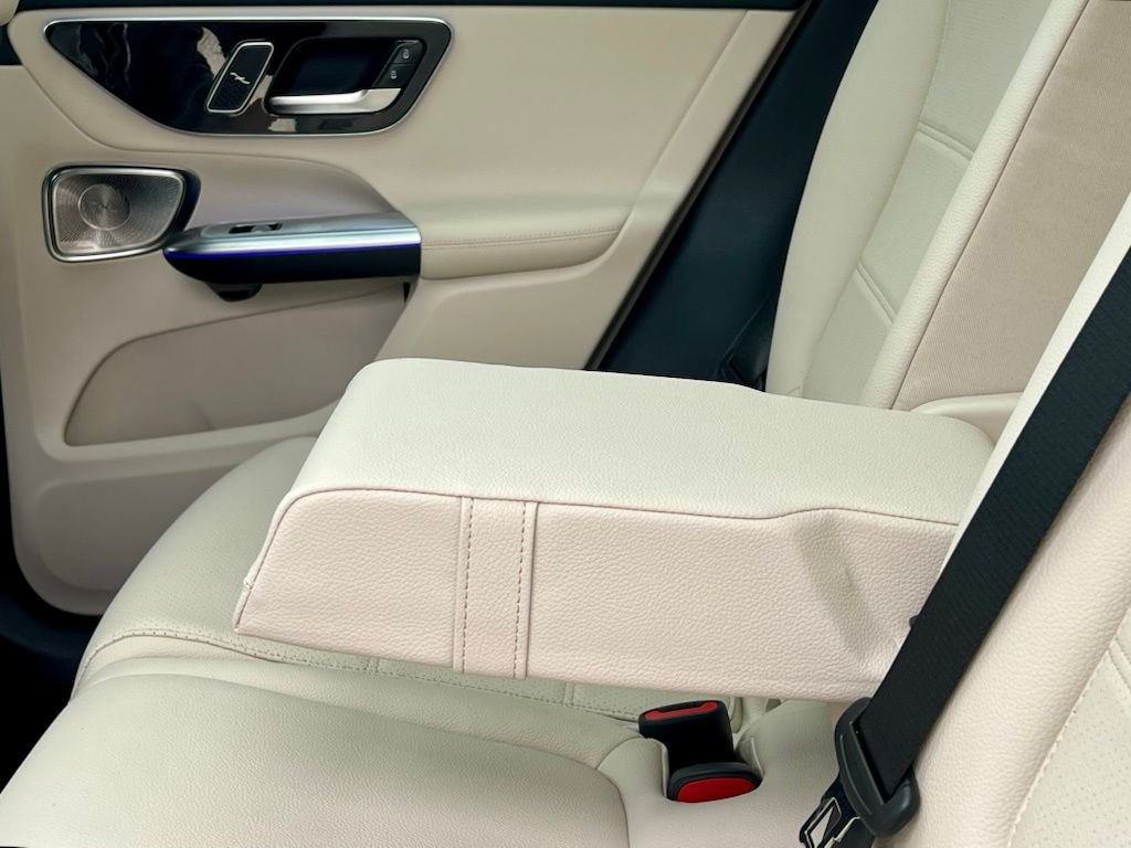 Certified Used 2023  Mercedes-Benz GLC 300 image 34