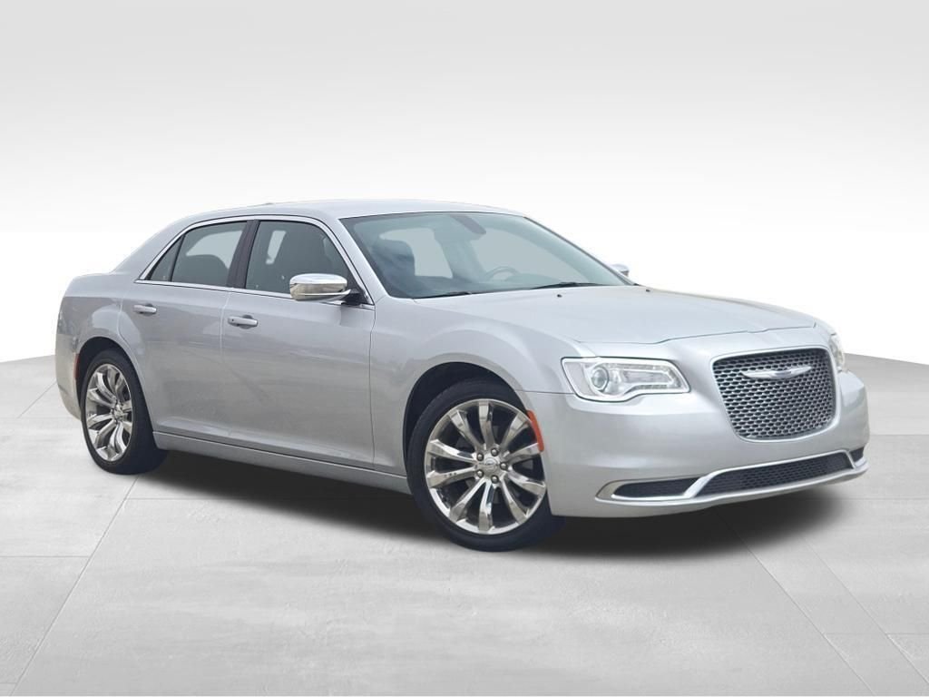 2021 Chrysler 300 Touring's photo