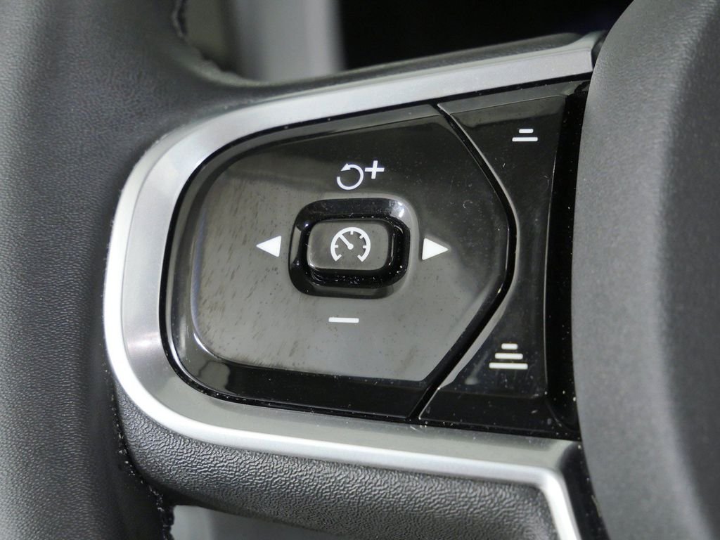 Used 2023 Silver Volvo Ultimate image 41