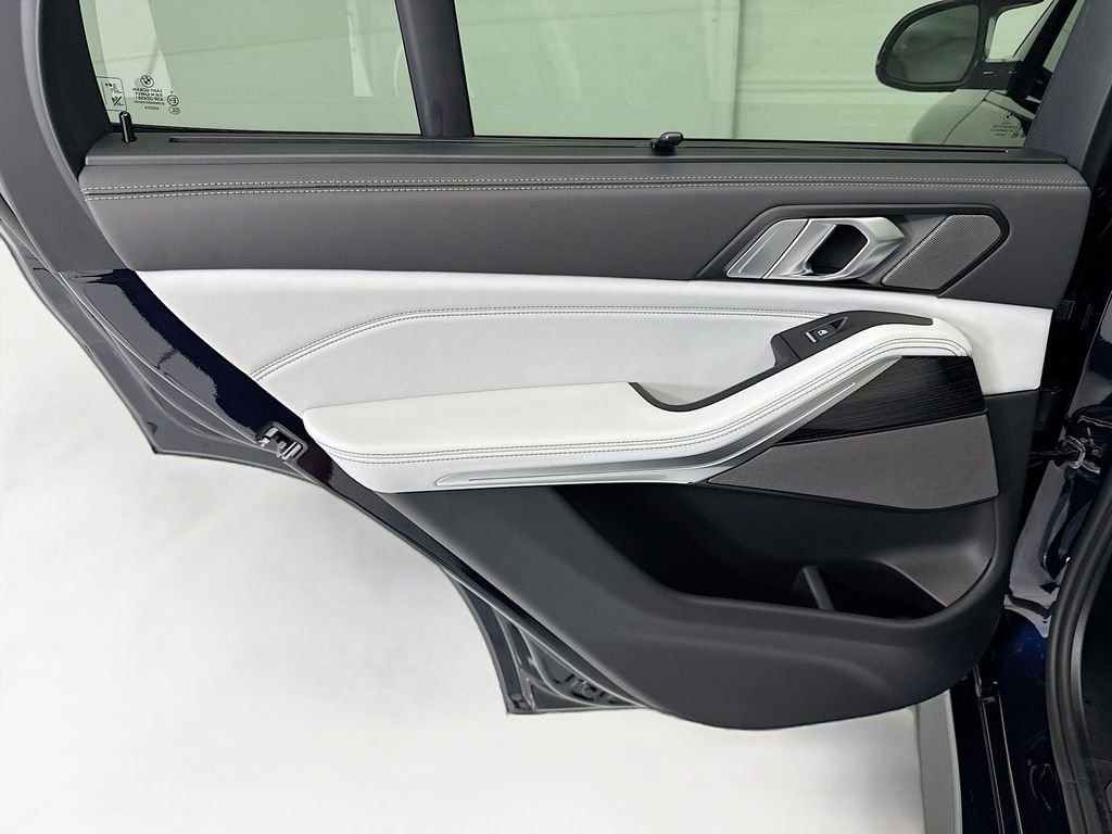 New 2026 Carbon Black Metallic BMW M60i image 25