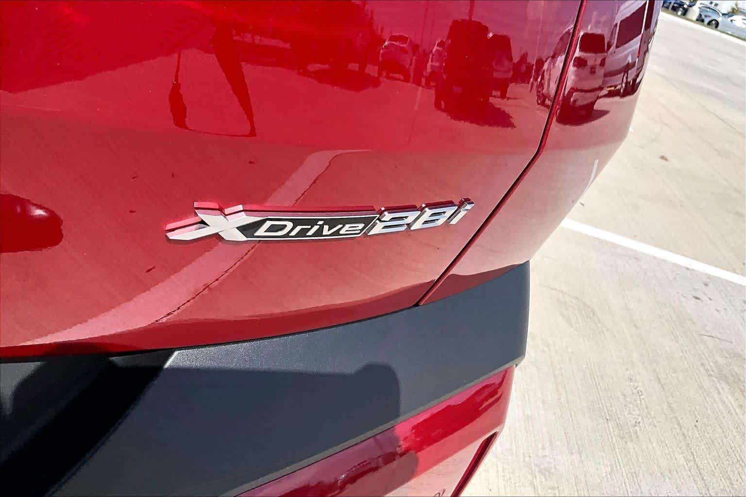 Used 2026 Vegas Red Metallic BMW xDrive28i image 9