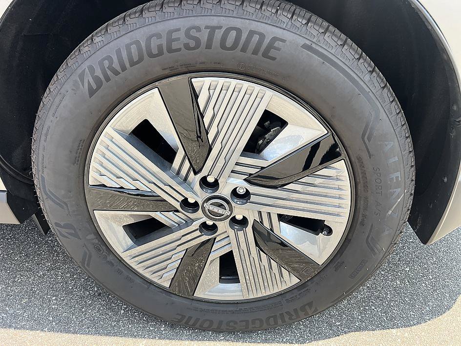 Used 2025 Gun Metallic Nissan SL image 10