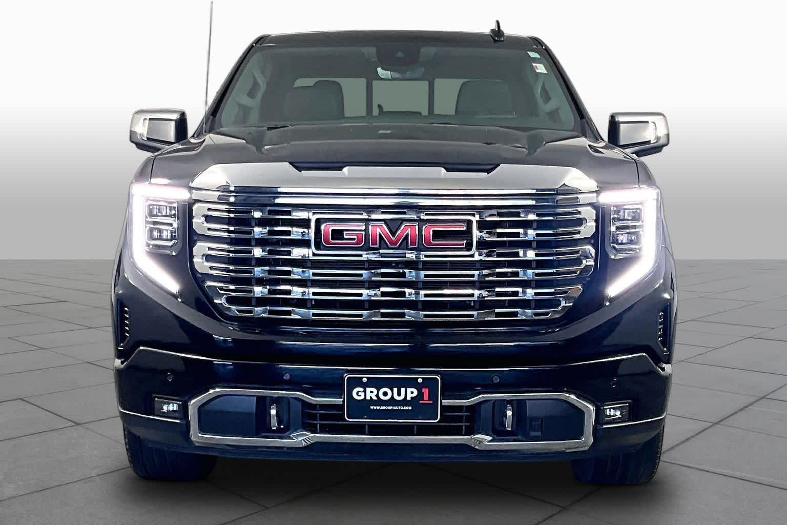 Used 2025 Onyx Black GMC Denali image 4