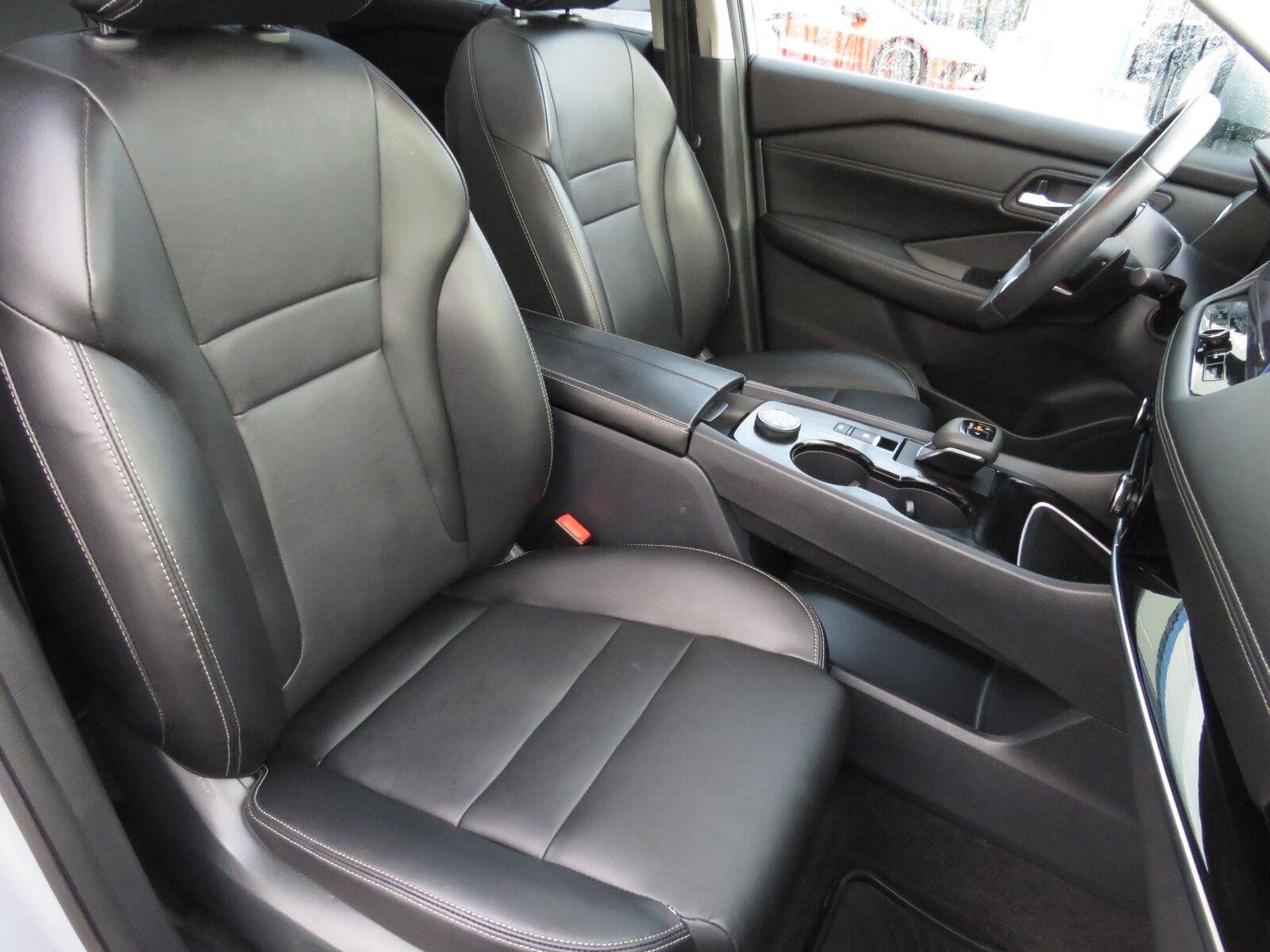 Used 2024 Boulder Gray Pearl Nissan SL image 21