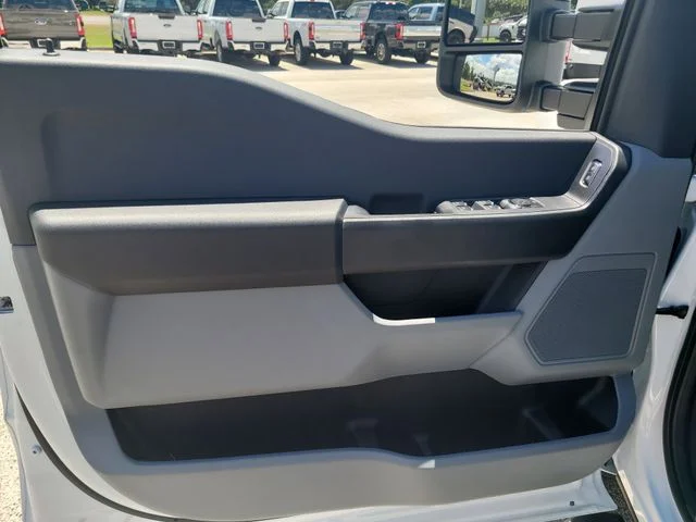 New 2026 Oxford White Ford XL image 16