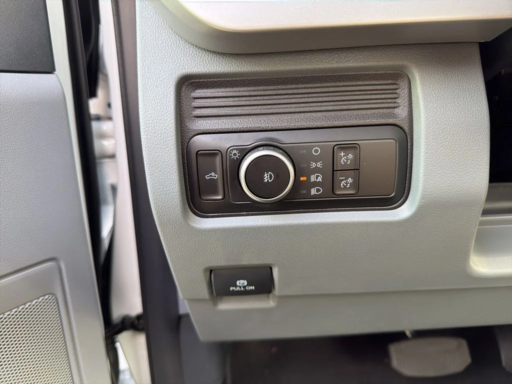 New 2025 Oxford White Ford F-350® XL image 9