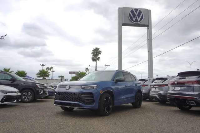 New 2026 Monterey Blue Pearl Volkswagen 2.0T SE image 1