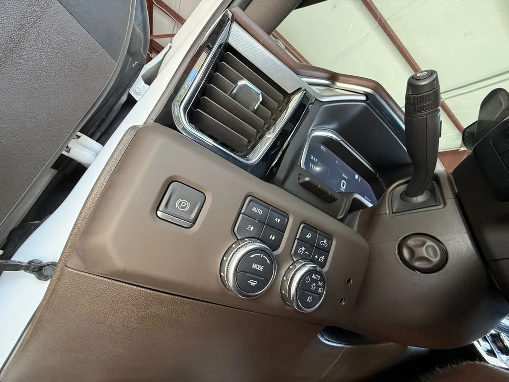 Used 2024 White GMC Denali image 23