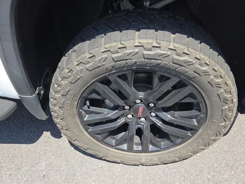 Used 2022 Summit White GMC AT4 image 19