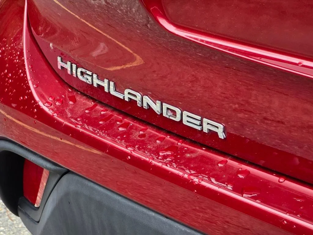 Used 2021 Red Toyota XLE image 13