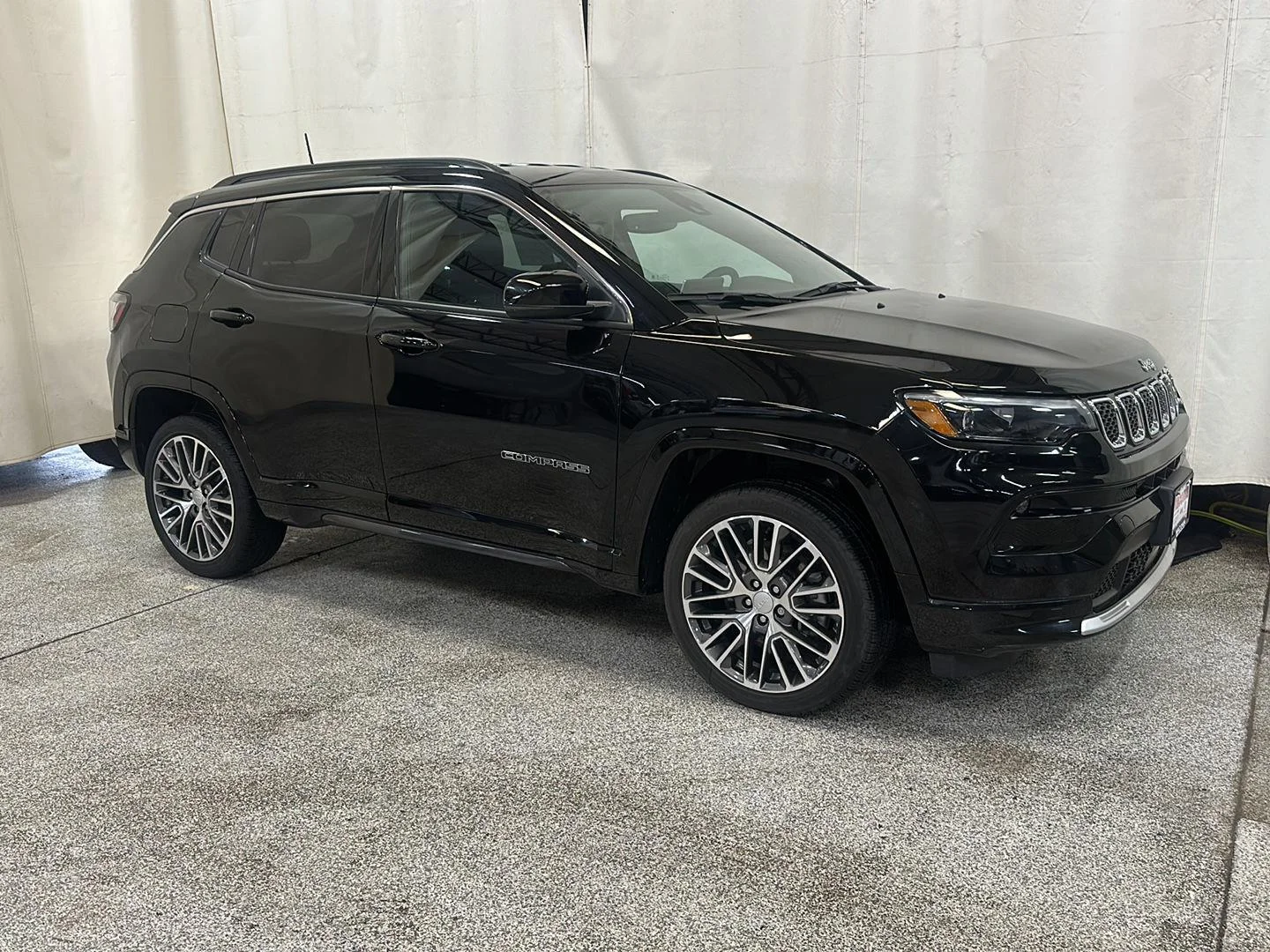 Certified Used 2023 Diamond Black Crystal Pearlcoat Jeep Limited image 7