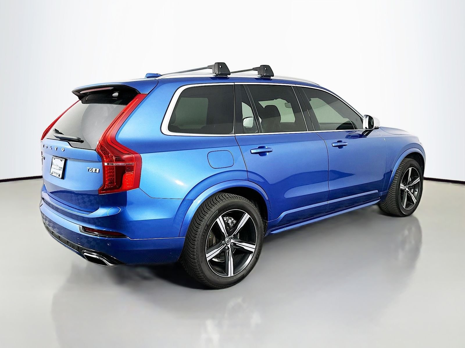 Used 2019 Blue Metallic Volvo T6 R-Design image 7