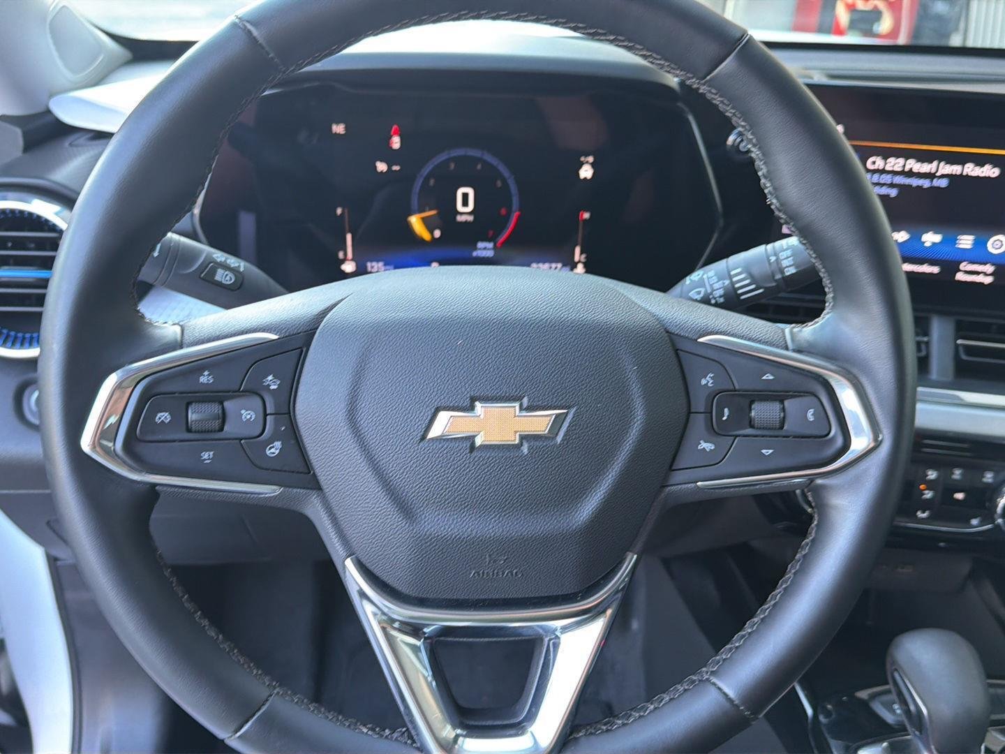Used 2025 Summit White Chevrolet LT image 19