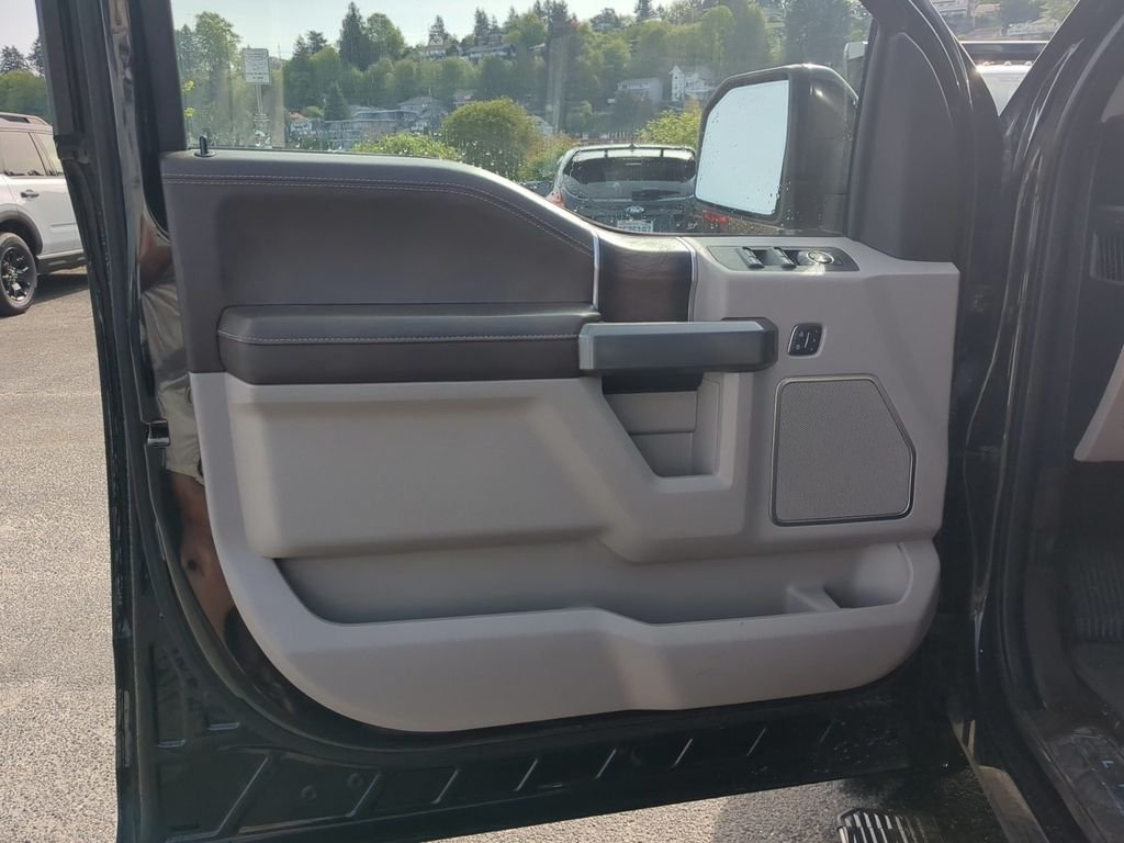 Used 2019  Ford Limited image 13