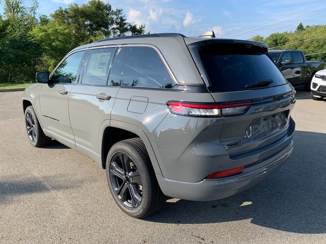 New 2027 Sting-Gray Clearcoat Jeep Limited Reserve image 2