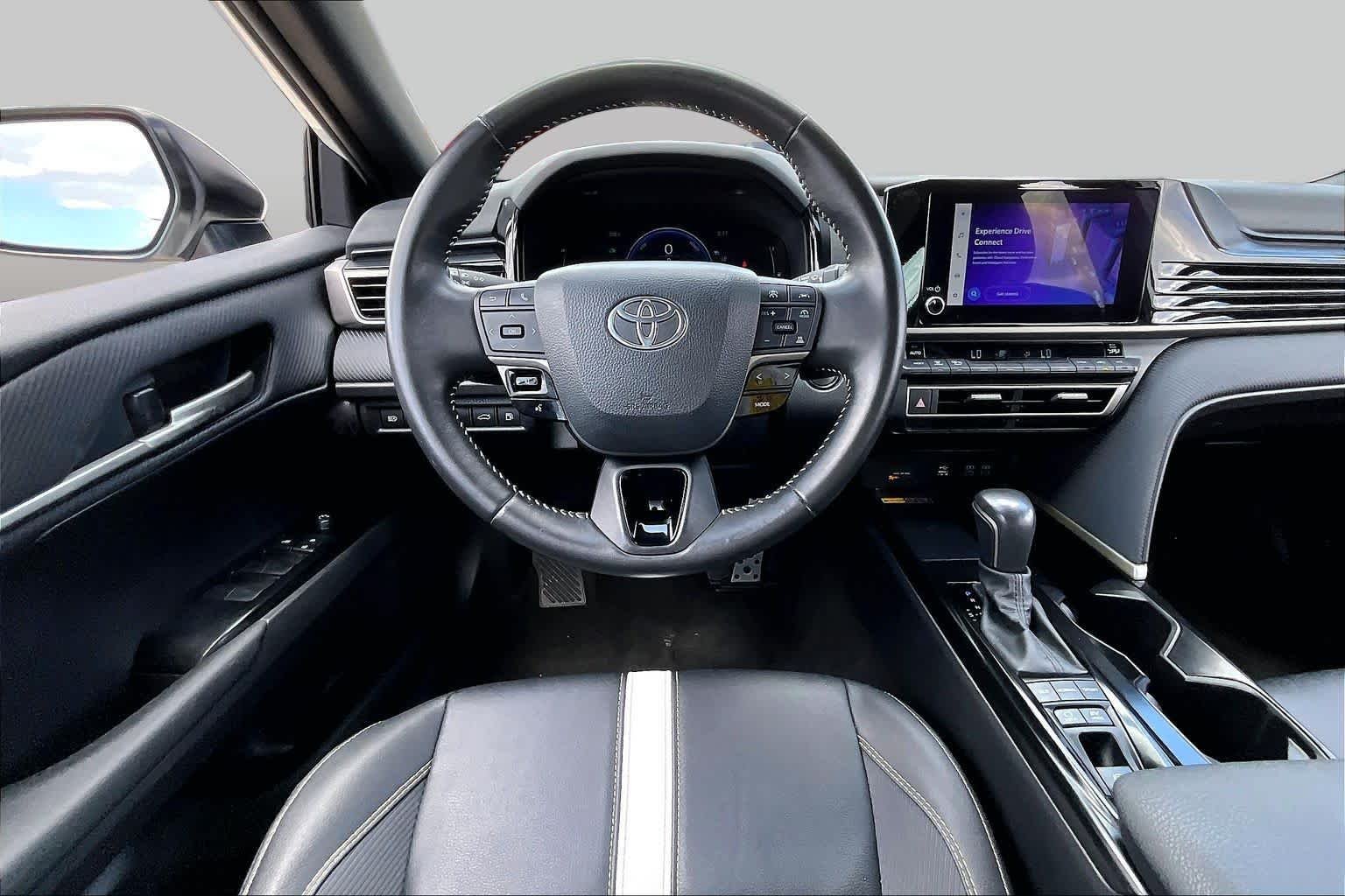 Used 2025 Ice Cap Toyota SE image 6