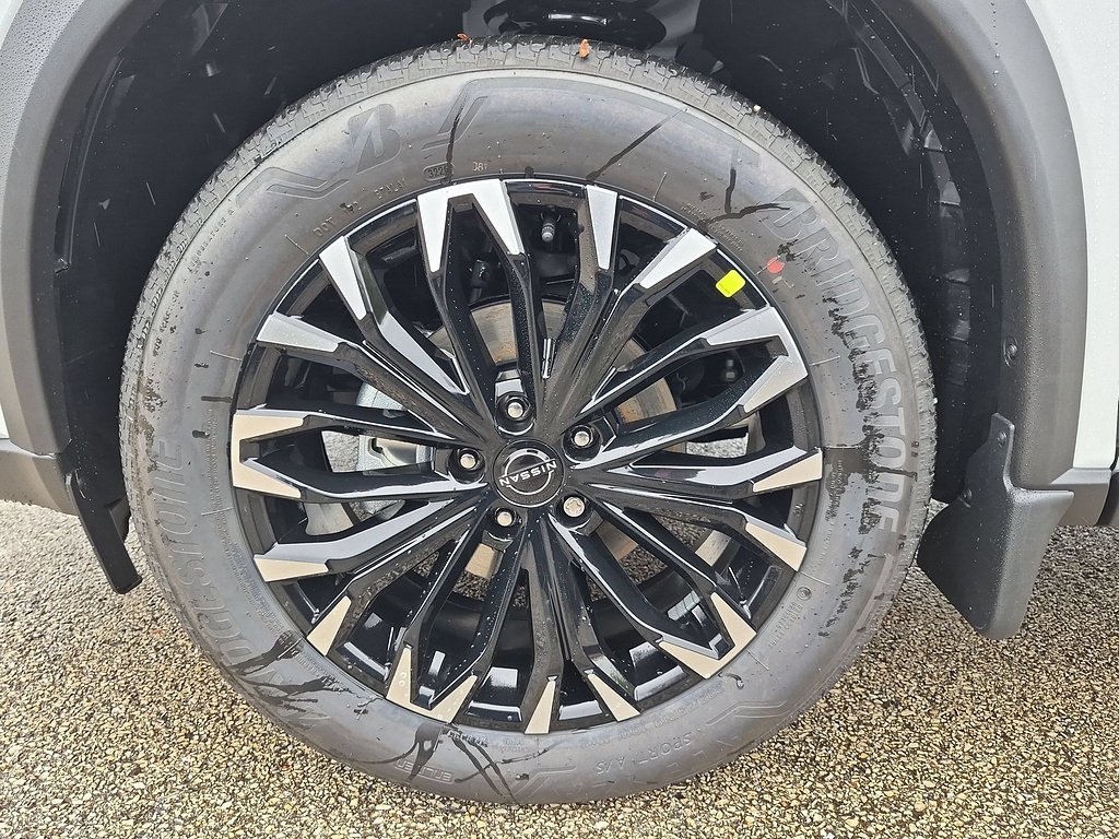 New 2026 Everest White Pearl TriCoat Nissan Dark Armor™ image 18