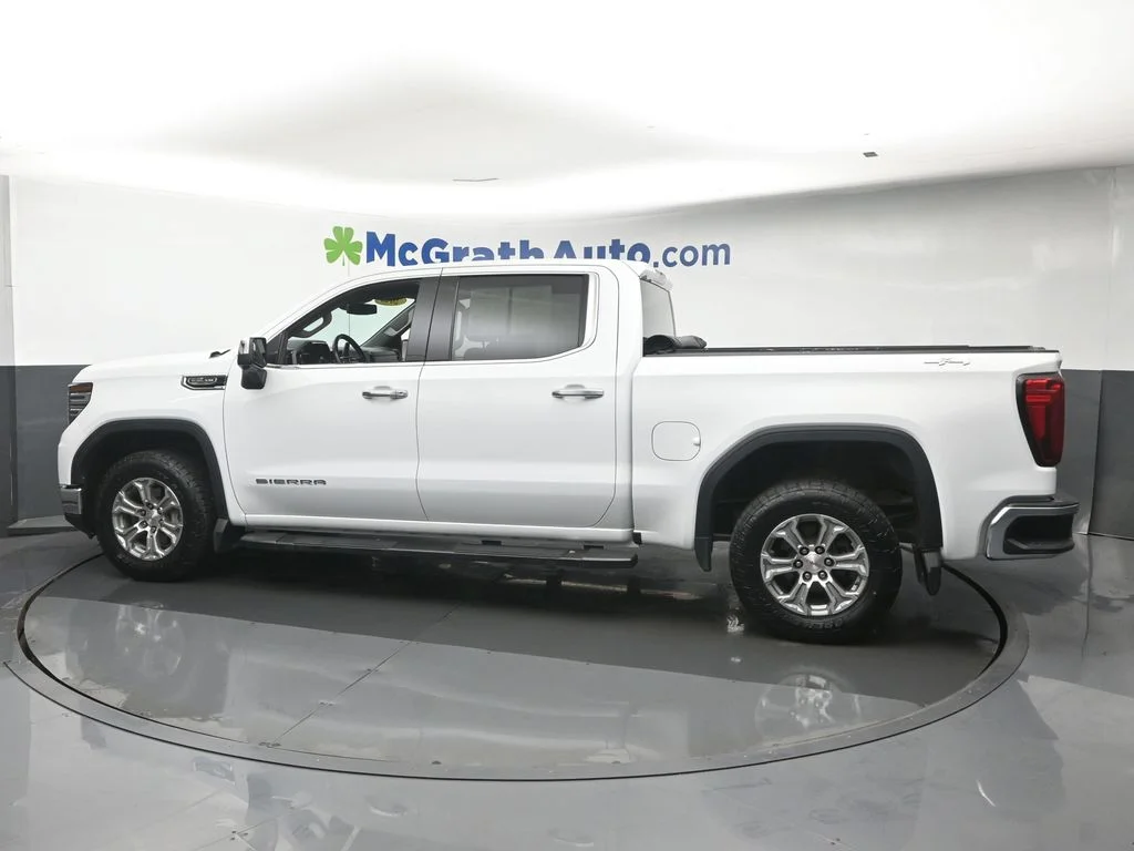 Used 2022 White GMC SLT image 24