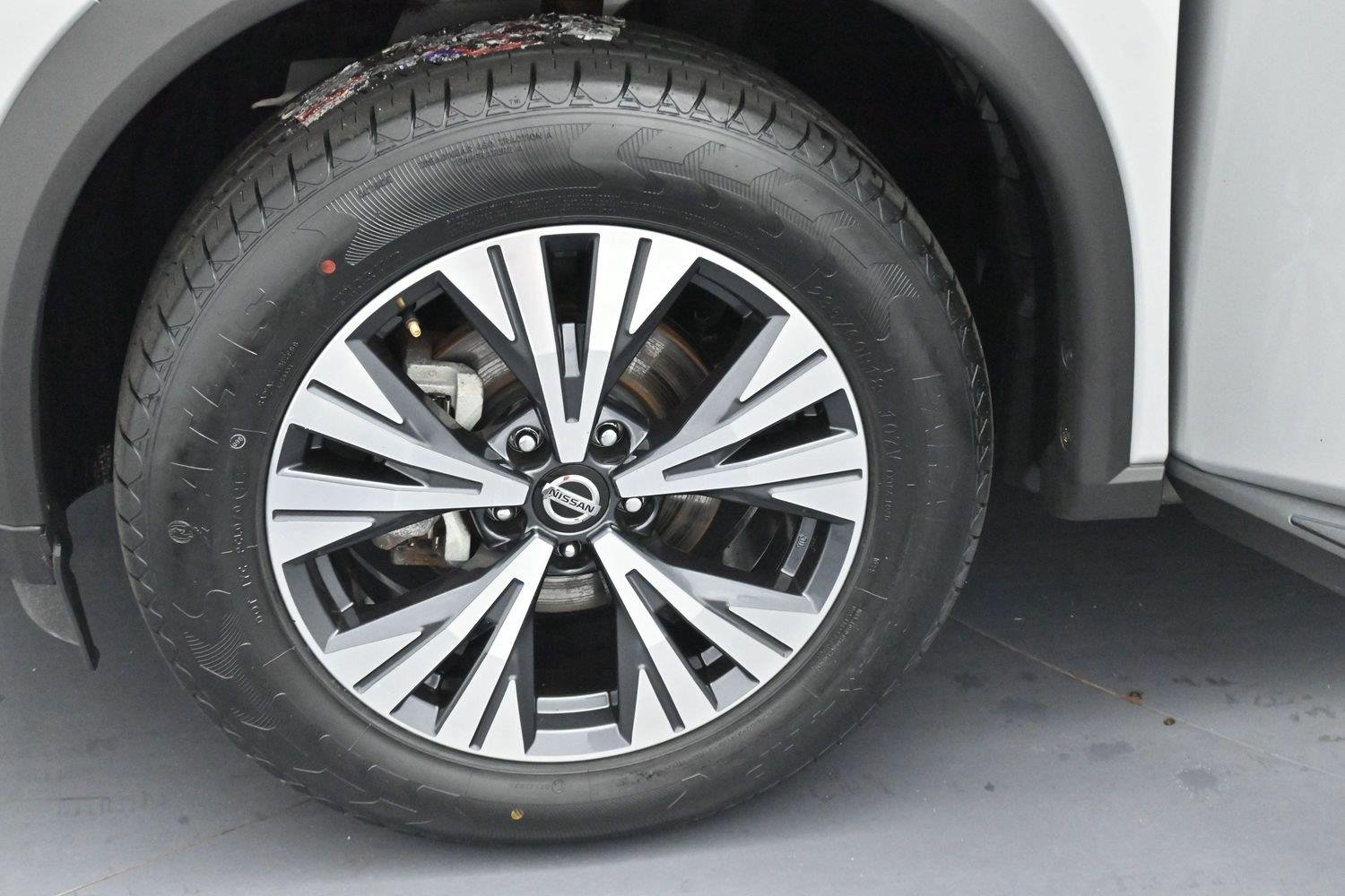 Used 2021 Brilliant Silver Metallic Nissan SV image 32