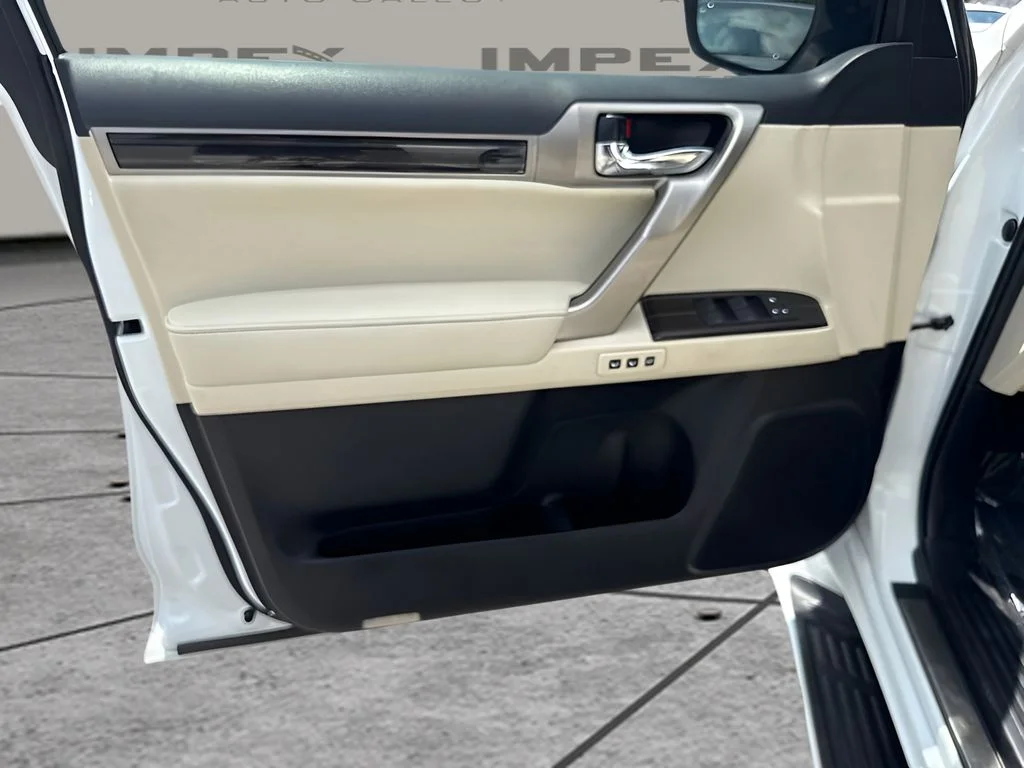 Used 2021 White Lexus 460 image 20