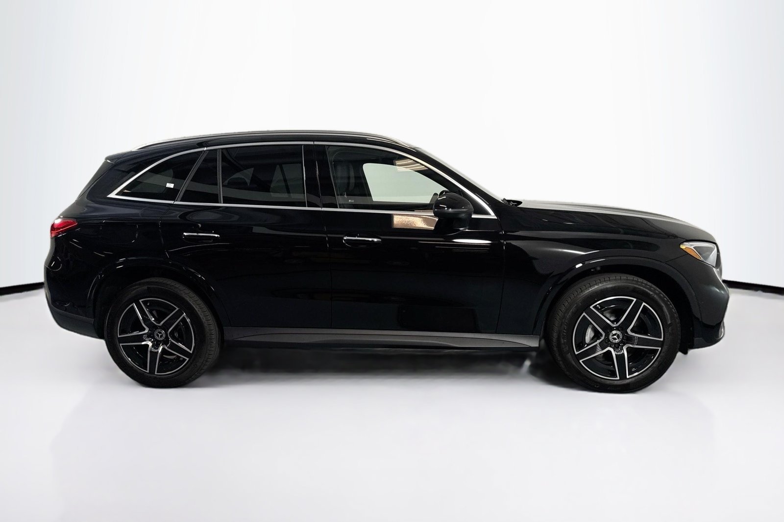 New 2026 Black Mercedes-Benz GLC 300 image 4