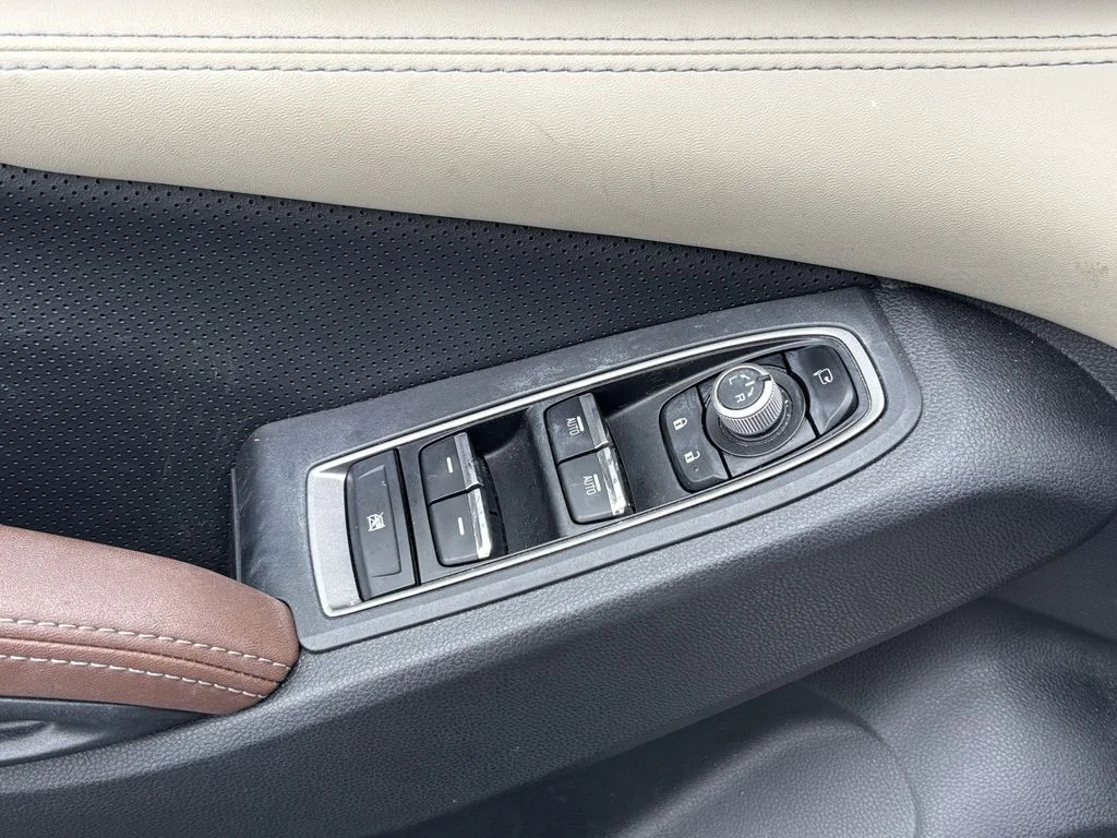 Used 2022 White Subaru Touring image 13