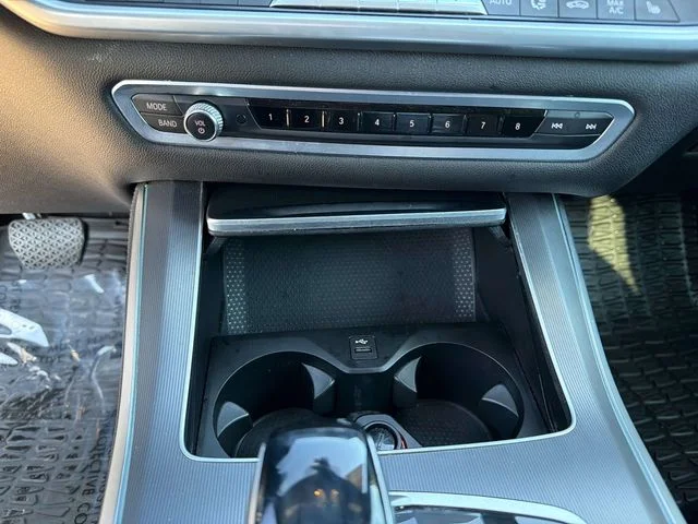 Used 2019 Gray BMW xDrive40i image 28