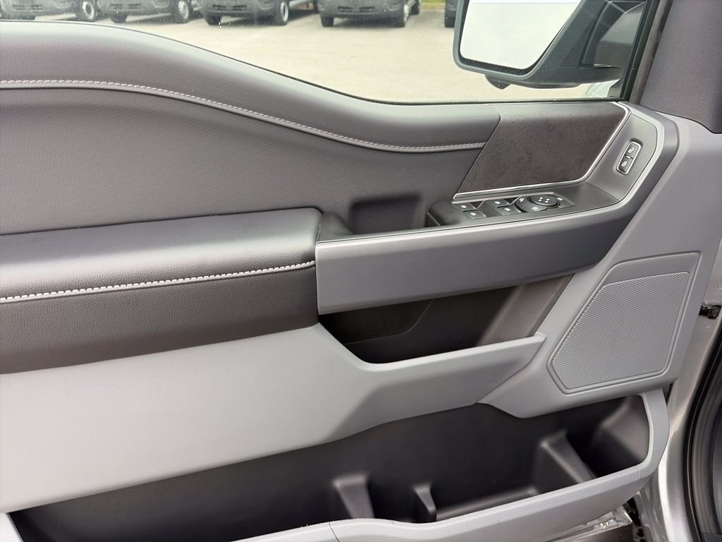 New 2026 Iconic Silver Metallic Ford XLT image 9