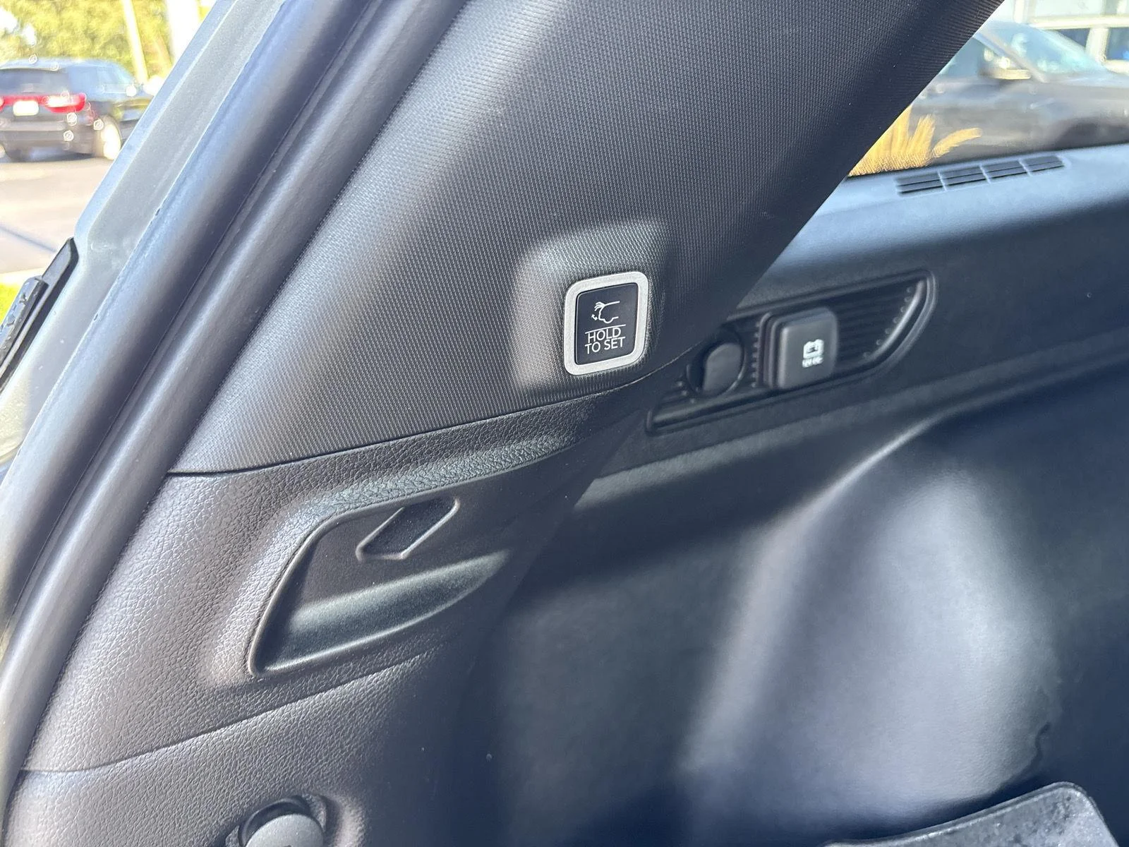 Used 2025 Silver Zynith Jeep Altitude image 12