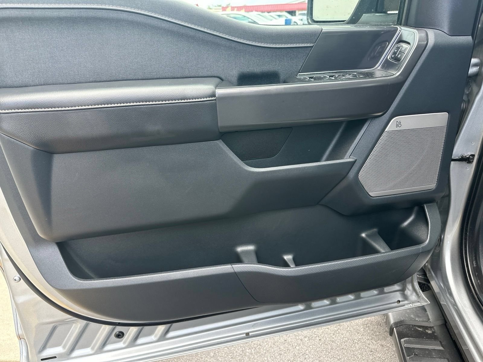 Used 2025 Silver Metallic Ford Lariat image 17