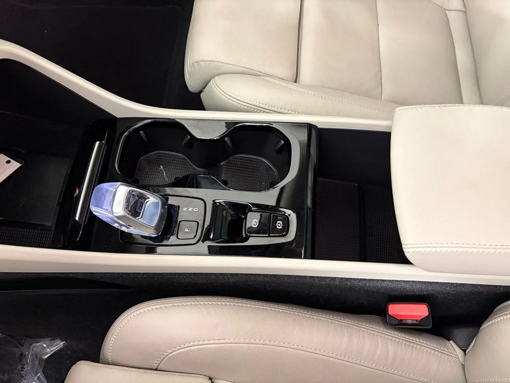 Used 2023 Silver Volvo Plus image 31