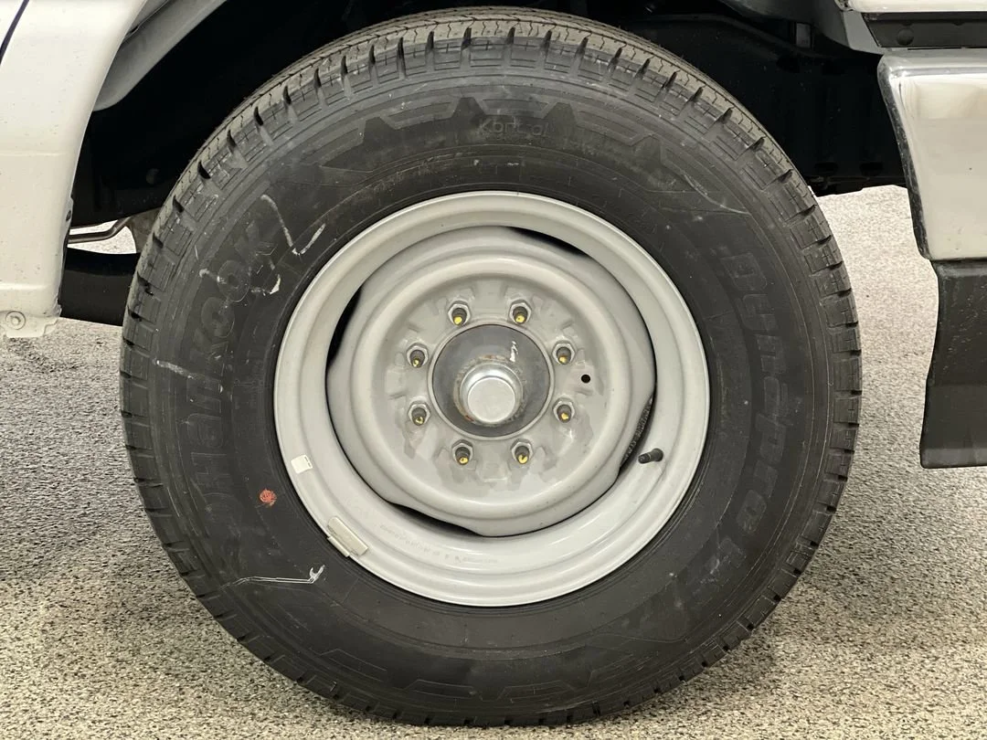 New 2026 Oxford White Ford E-350 SRW image 10