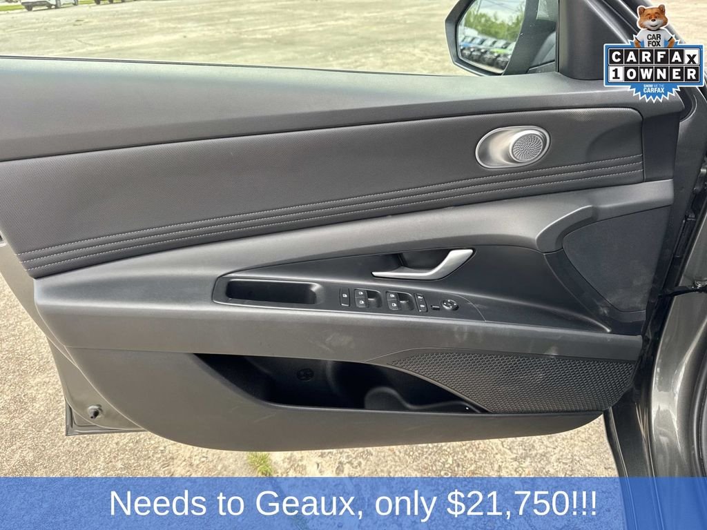 Used 2025 Gray Hyundai SEL Convenience image 37