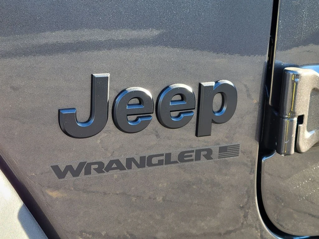New 2026 Granite Crystal Metallic Clear-Coat Exterior Paint Jeep Willys image 20