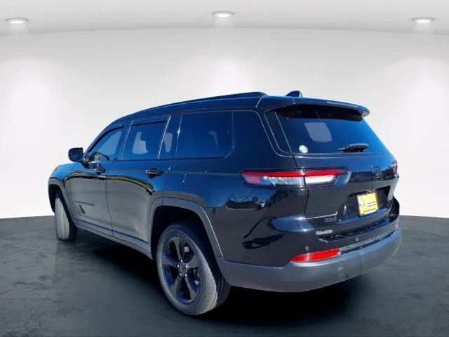 Used 2023 Black Jeep Altitude X image 13