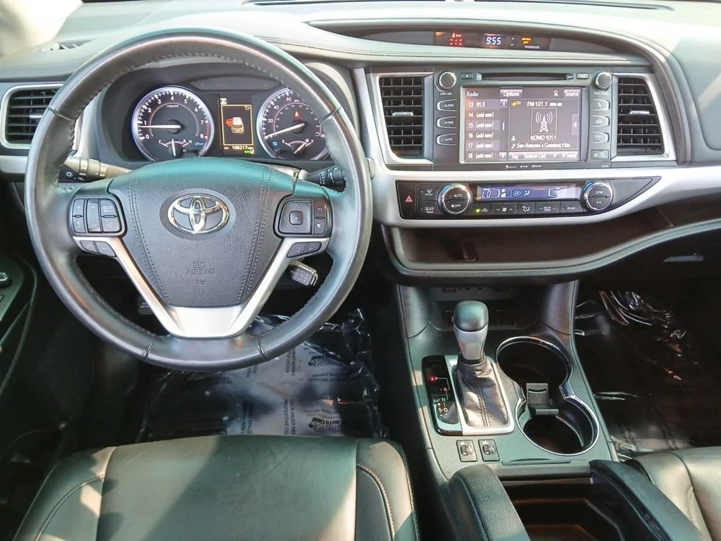 Used 2019 Red Toyota XLE image 12
