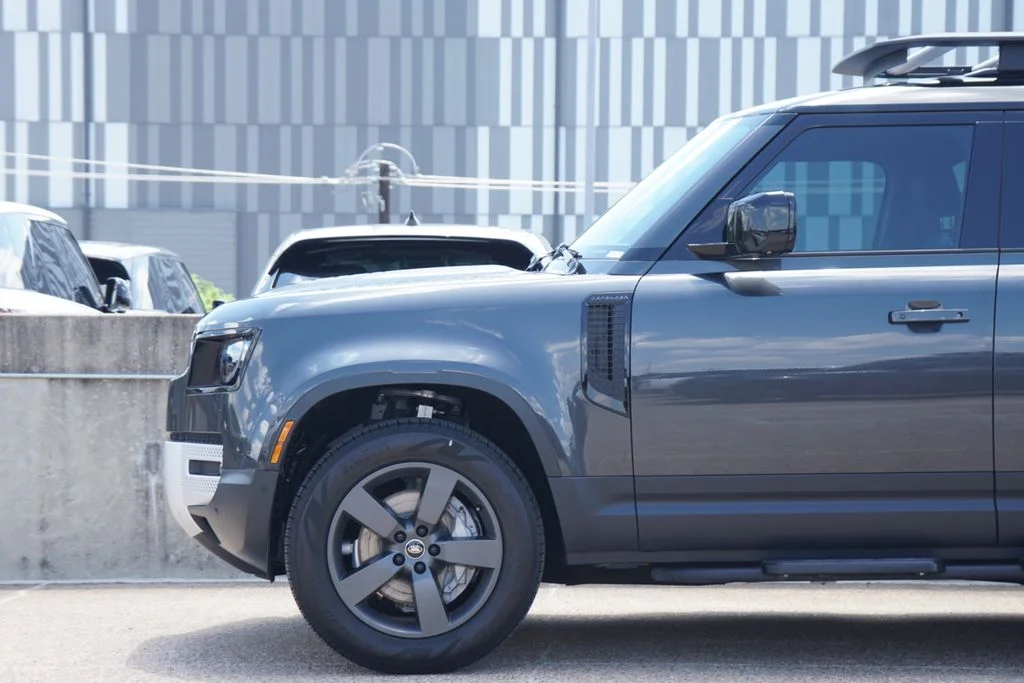 2025 Land Rover Defender S - Photo 7