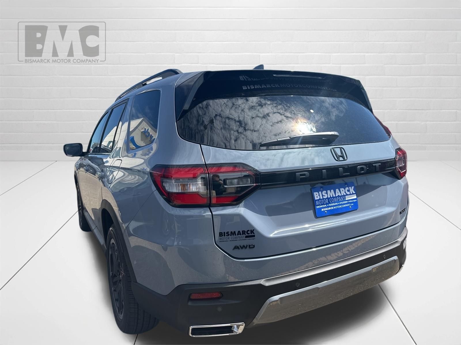 New 2026 Gray Honda Touring image 4