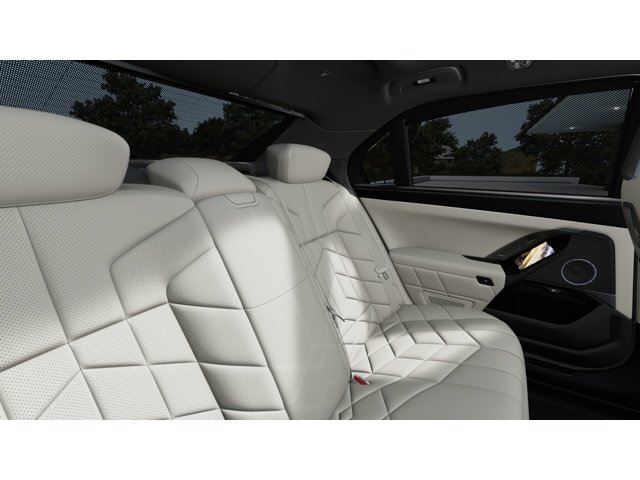 New 2027 Tanzanite Blue II Metallic BMW i7 image 12