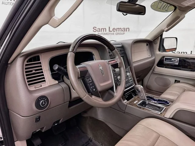 Used 2017 White Platinum Clearcoat Lincoln Select image 9