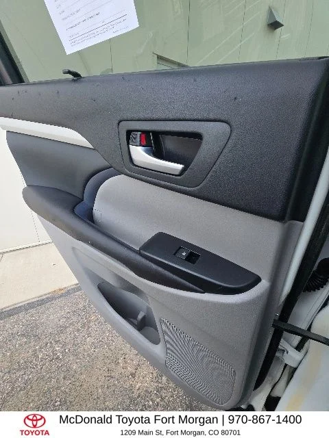 Used 2017 White Toyota XLE image 16