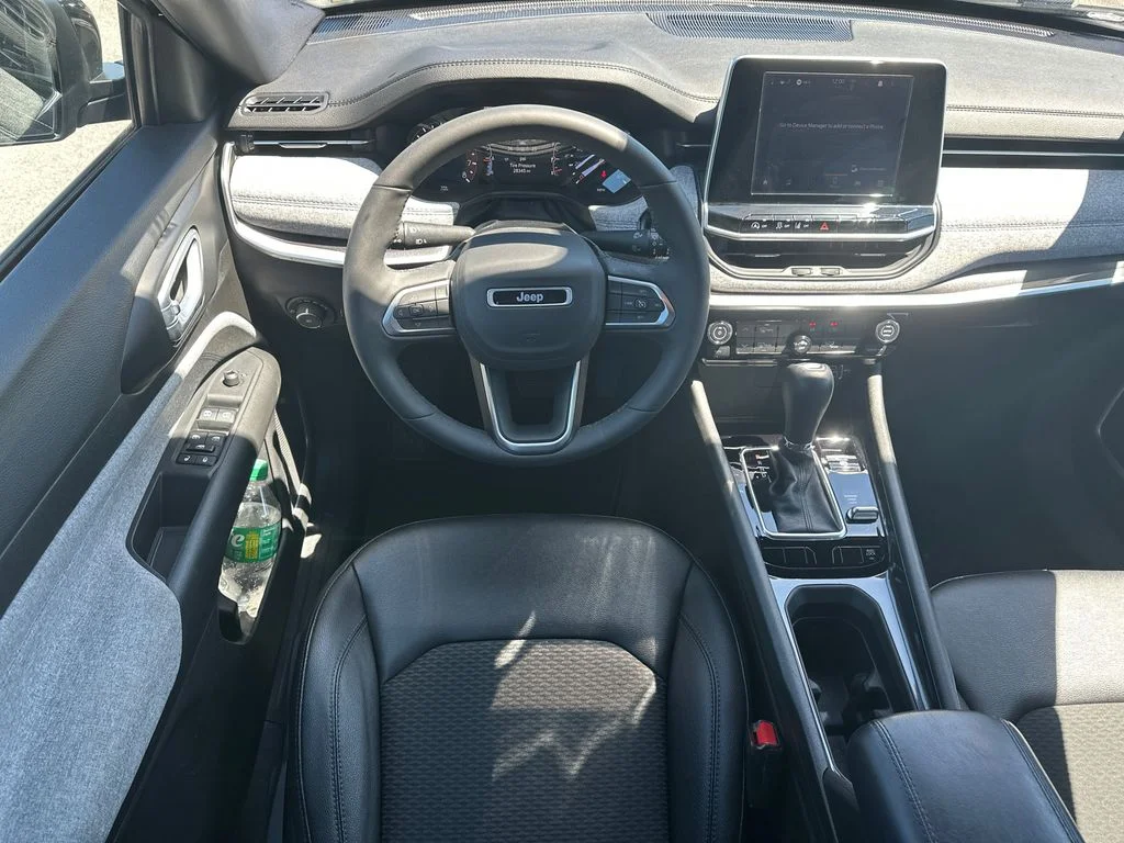 Used 2025 Black Jeep Latitude image 22
