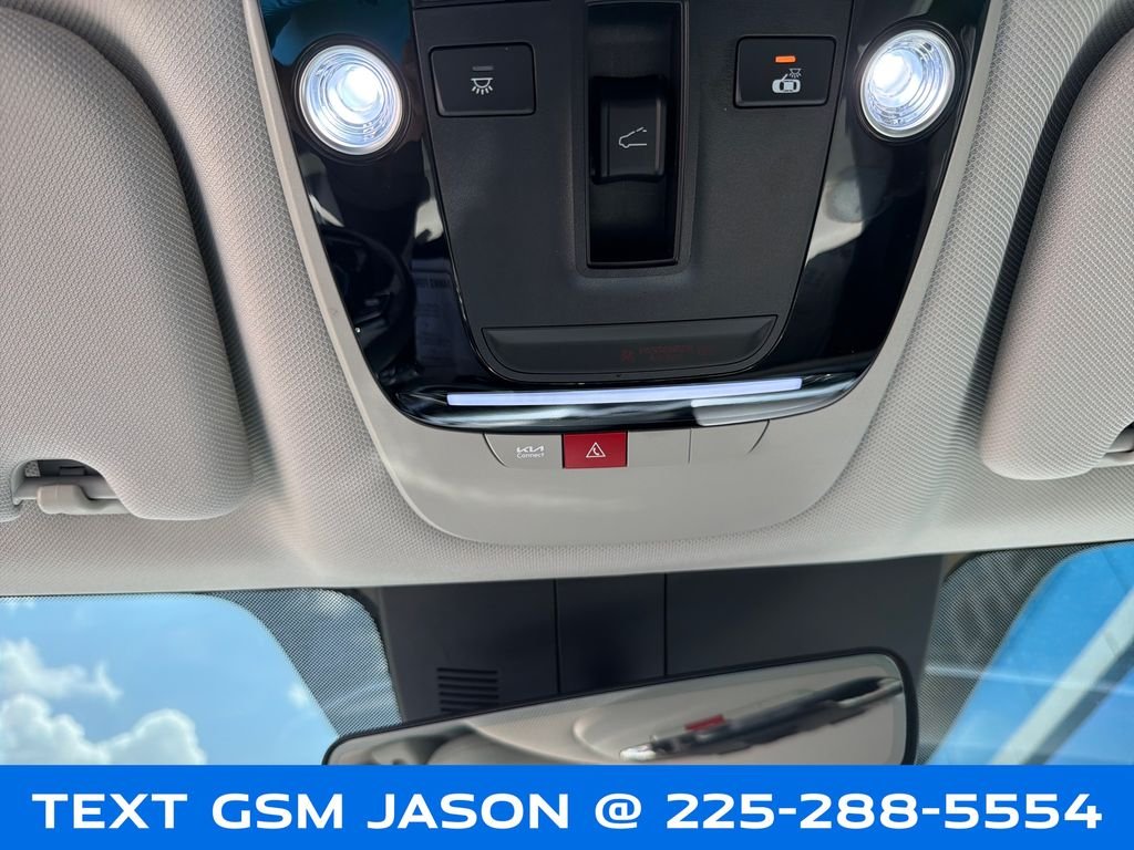 Used 2025 White Kia SX image 28