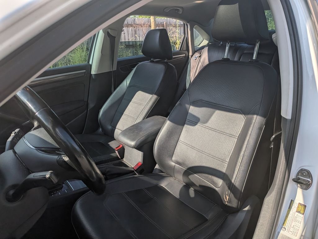 Used 2017 White Volkswagen 1.8T SE image 9