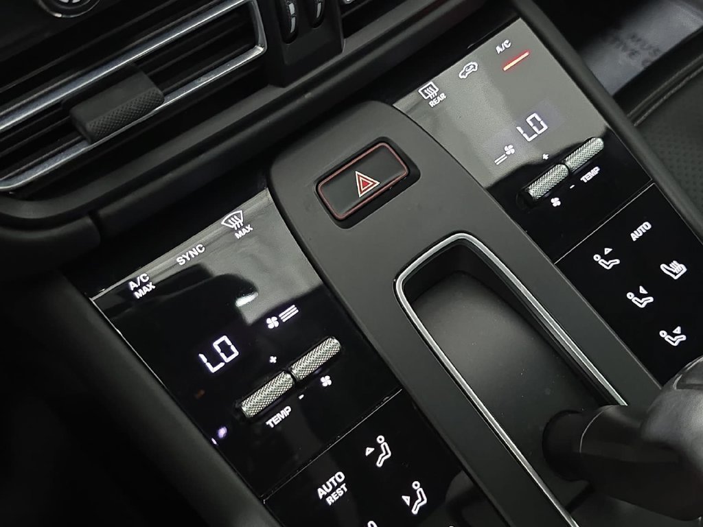 Certified Used 2023  Porsche T image 19